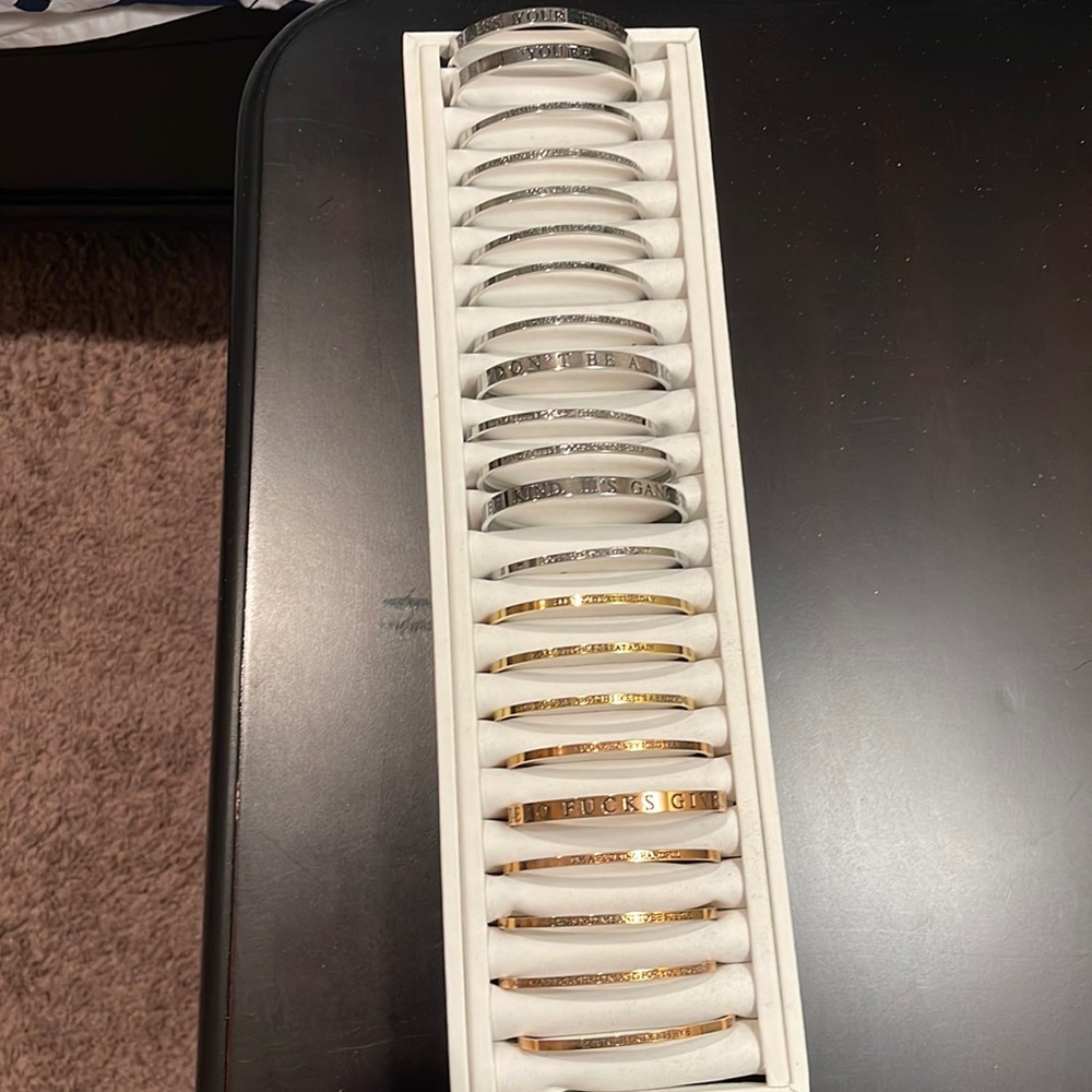 Metal Marvels 22 piece collection w/holder